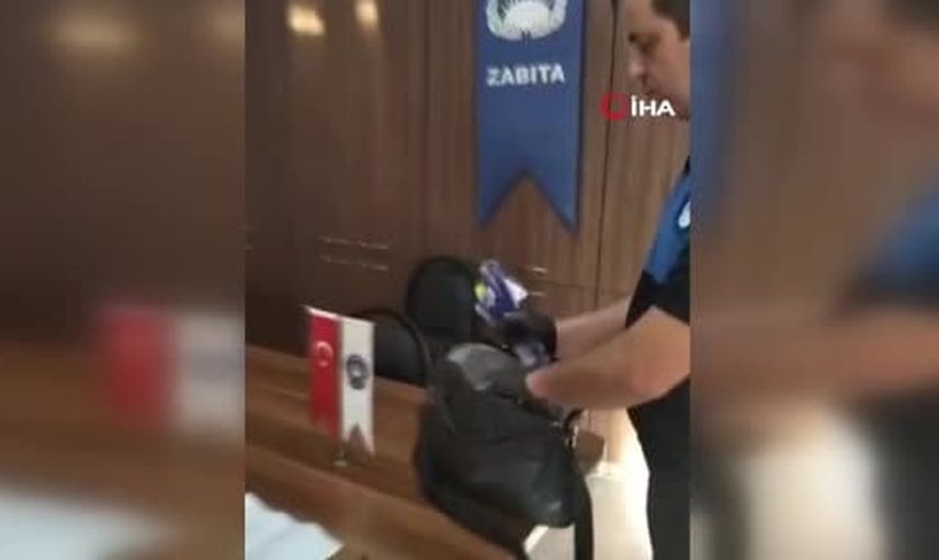 Babaeski'de market önünde 'kalem' bahanesiyle para toplayana zabıta müdahalesi