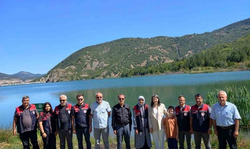 Karabük göletlerine yeni soluk: 105 bin yavru balık salındı