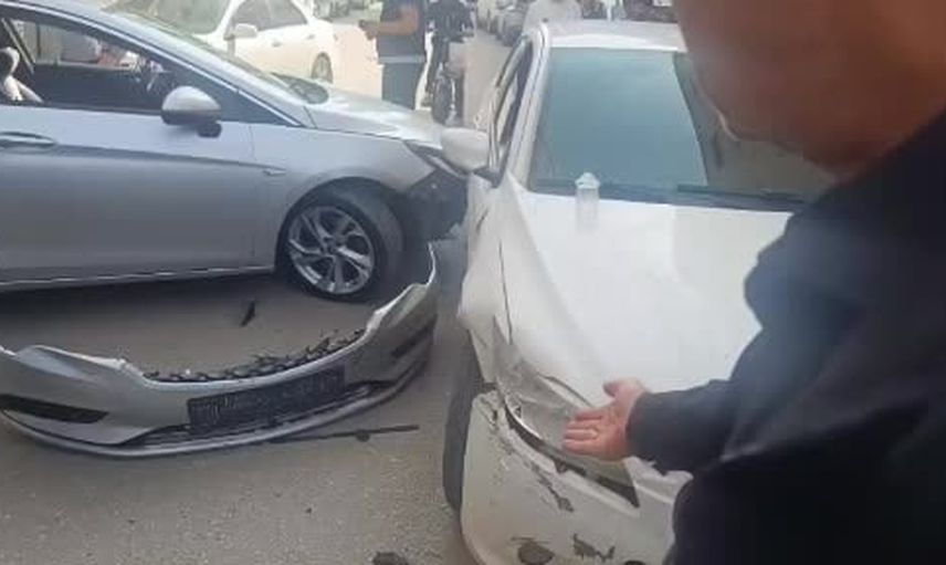 Kurtalan'da Yenidoğan Çarşısı'nda iki araç çarpıştı: yaralanma yok, araçlar çekildi