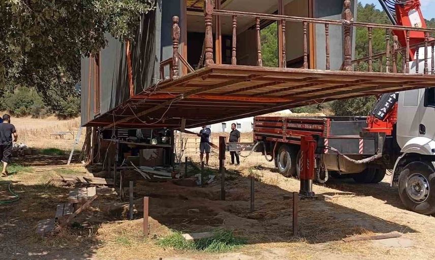 Ezine'de kaçak yapı temizliği: ağustosta 7 yapı yıkıldı
