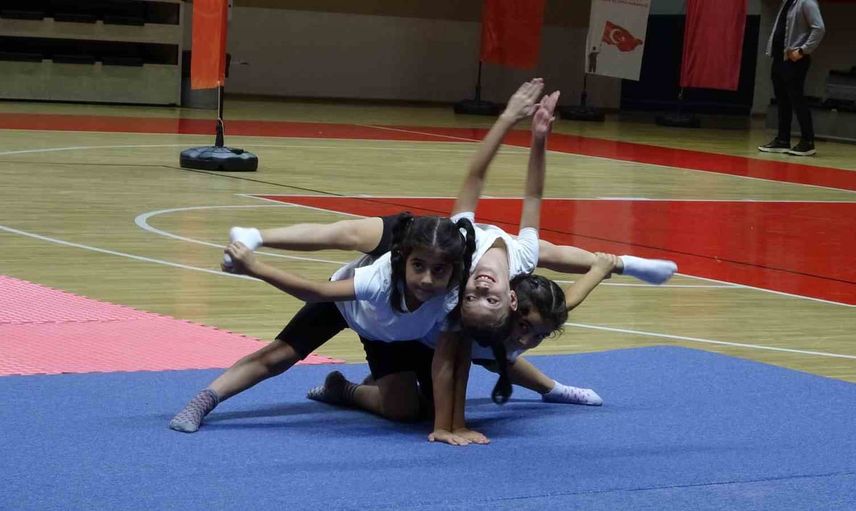Amatör spor haftası samsun'da kortej ve salon gösterileriyle kutlandı