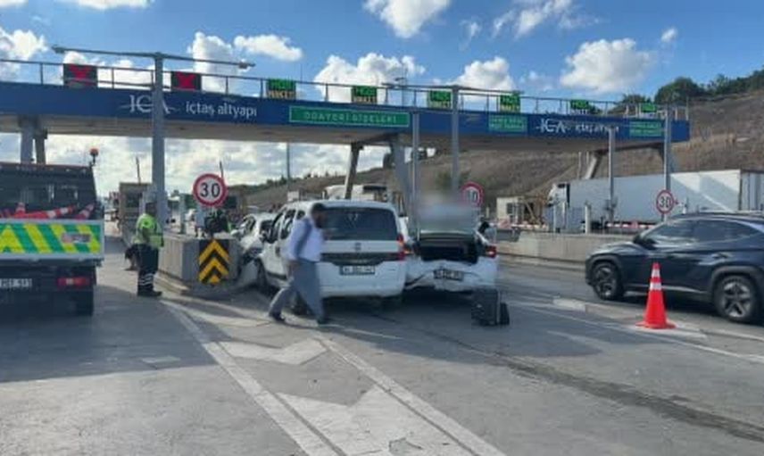 Odayeri gişelerinde trafik aksadı: zincirleme kazada iki kişi yaralandı