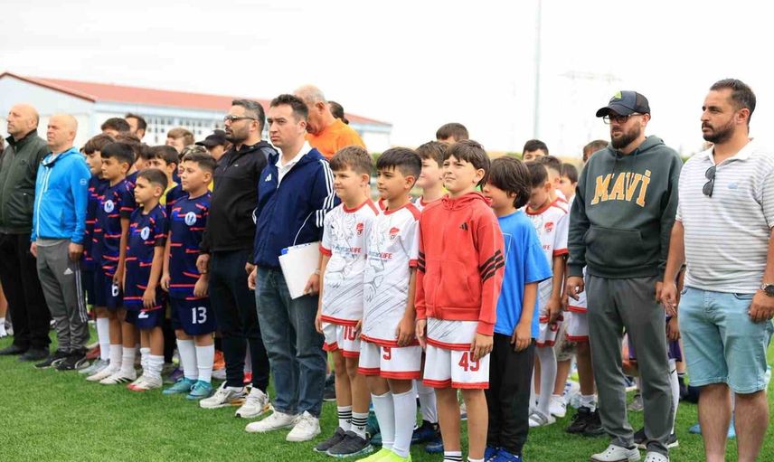 Çorum Alaca'da gençler için yeşil saha şöleni: Hitit Cup başladı