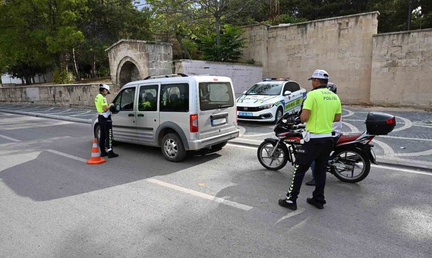 Karaman'da kapsamlı denetim: aranan 12 kişiden 11'i cezaevine gönderildi