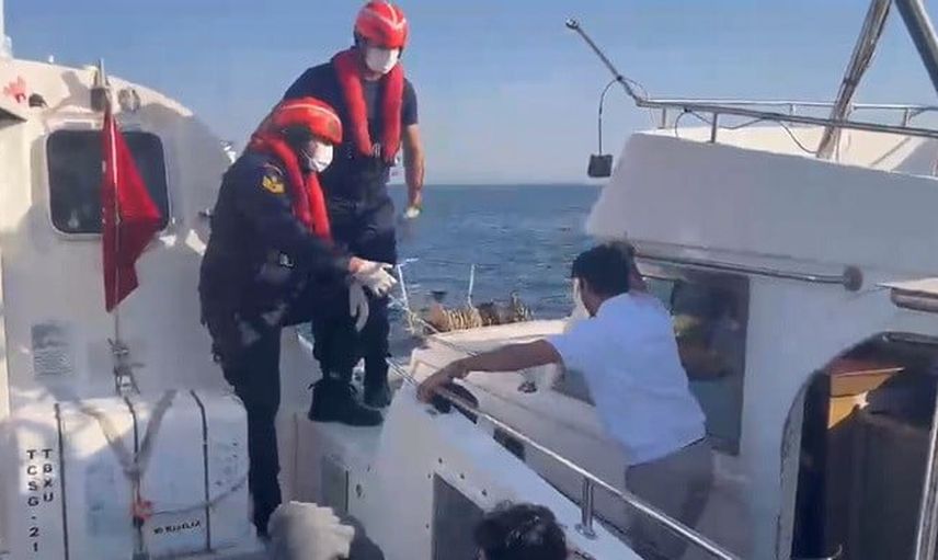 Didim açıklarında motor arızası: 3'ü çocuk 17 göçmen kurtarıldı, şüpheli gözaltında