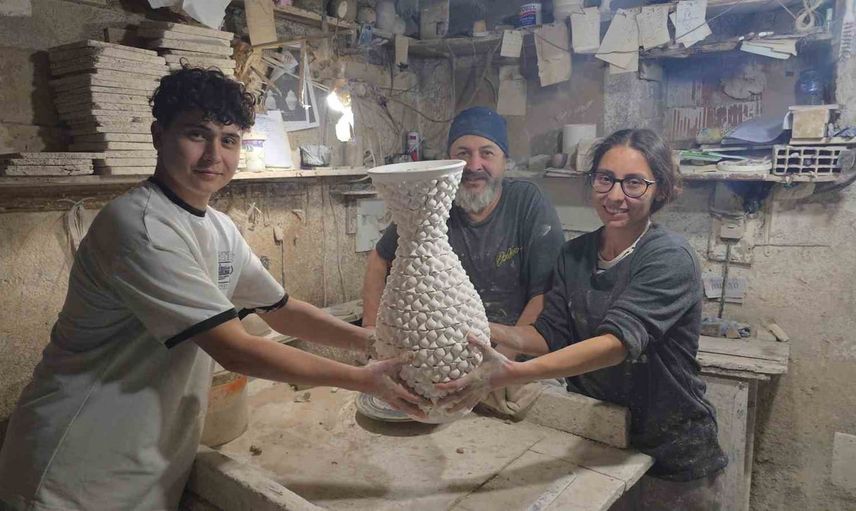 Kütahya'da minik vazolardan yükselen dev eser: 6 aylık ustalık ürünü