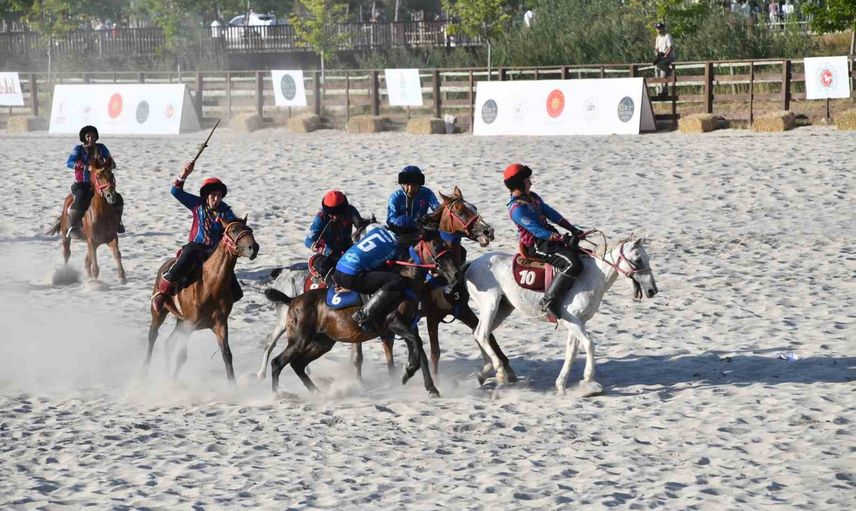 Ahlat'taki kökbörü finalinde Ulupamir Şumkar zaferi