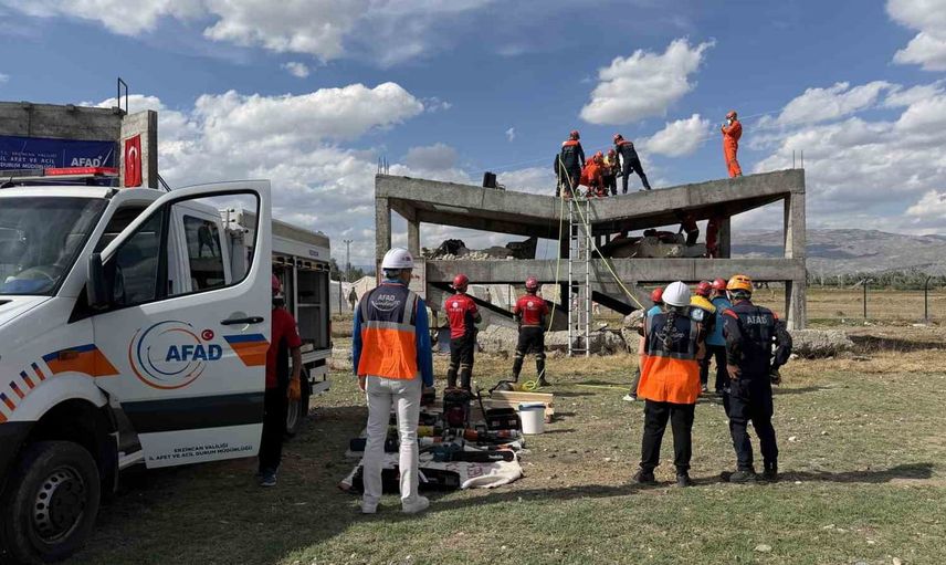Erzincan'da 6,9 senaryosu: bin 52 personel ve 207 araçla tatbikat