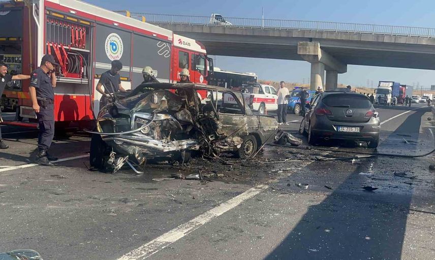 Çorlu çevre yolunda kafa kafaya çarpışma: yanan araçta sürücü hayatını kaybetti