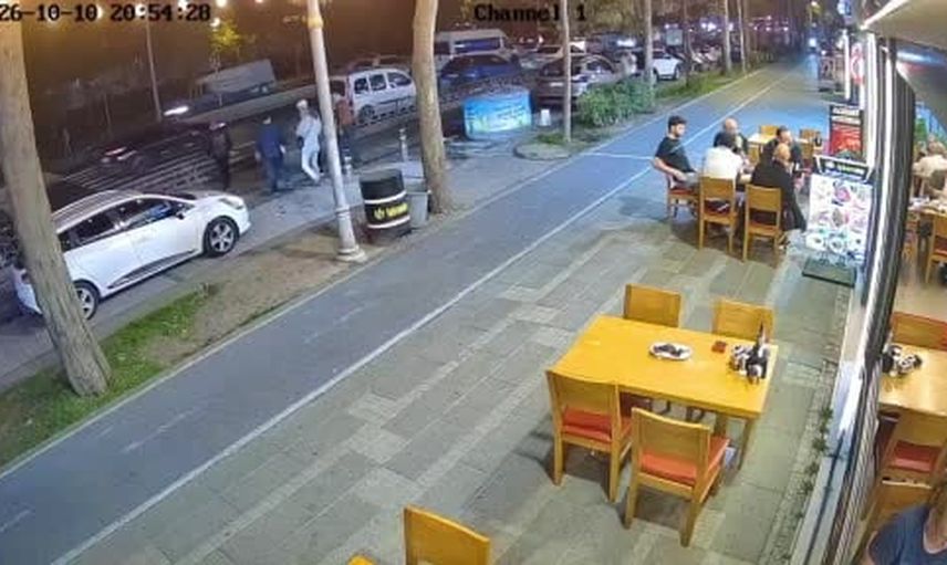 Beylikdüzü'nde yaya geçidinde düşen kişiye motosiklet çarptı: 1 ölü, 1 yaralı