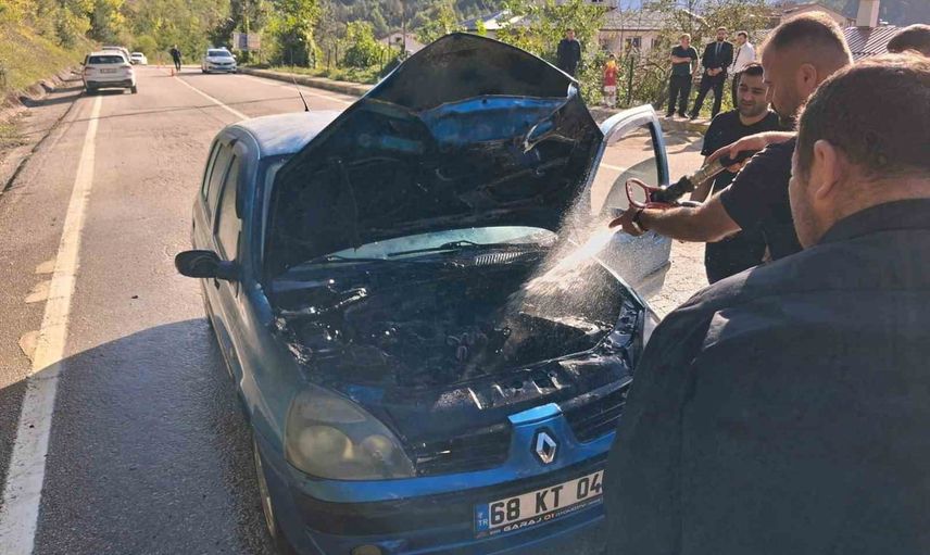 Şenpazar'da motor kısmında çıkan yangın itfaiye ekiplerince söndürüldü