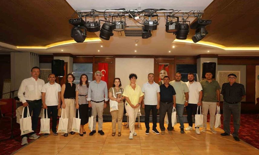 Bağ bozumu şenlikleri kapsamında Manisa'nın bağcıları ve yetkilileri çözüm arayışında