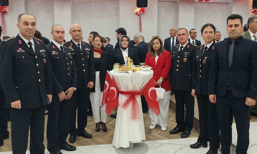 Muş'ta 103 yıllık cumhuriyet kutlaması resepsiyonla sürdü
