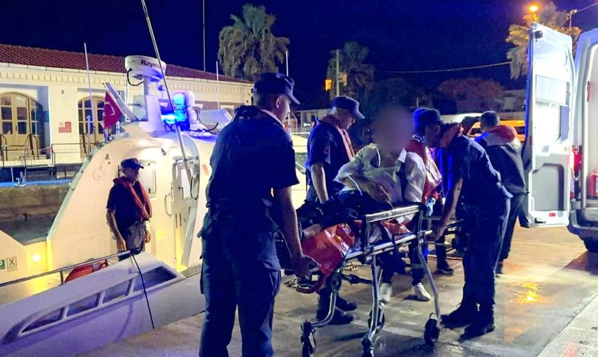 Bozcaada'da acil tahliye: beyin kanaması riski taşıyan hasta Sahil Güvenlik tarafından karaya çıkarıldı