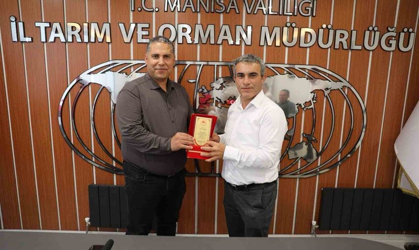Manisa tarım müdürlüğünde iki yöneticiye plaketle veda