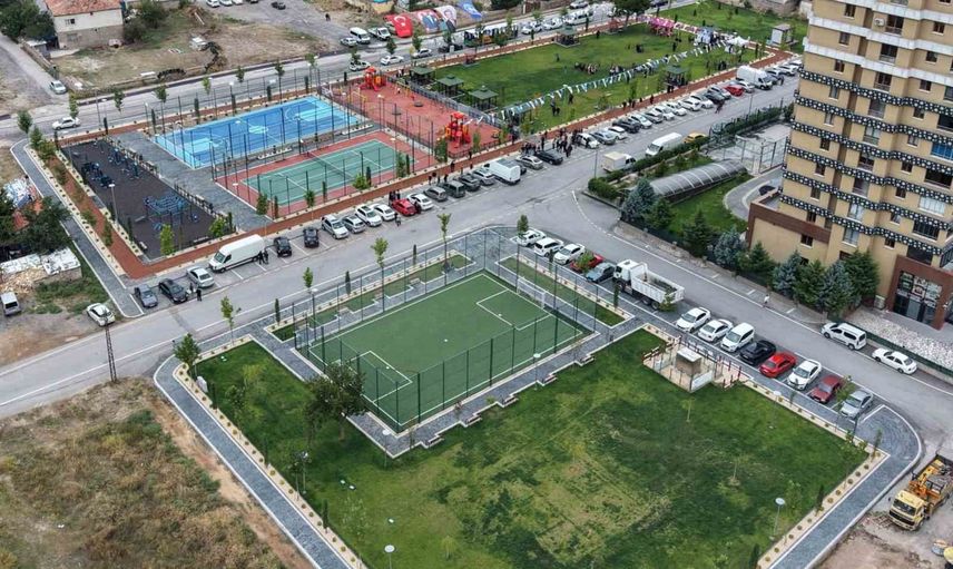 Melikgazi'de adını yaşatacak park: Ahmet Taş sosyal tesisi açıldı