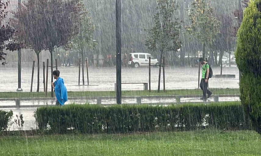 Yoğun sağanak riski Batı Karadeniz'de: Düzce ve Zonguldak için uyarı