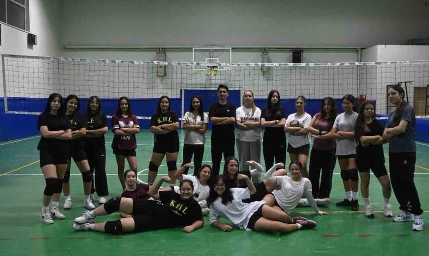 Lise kız voleybol takımı Denizli'de ilk idmana çıktı