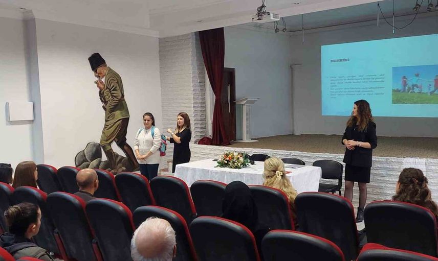 Ebeveynlerin okulla bağını güçlendiren interaktif seminer