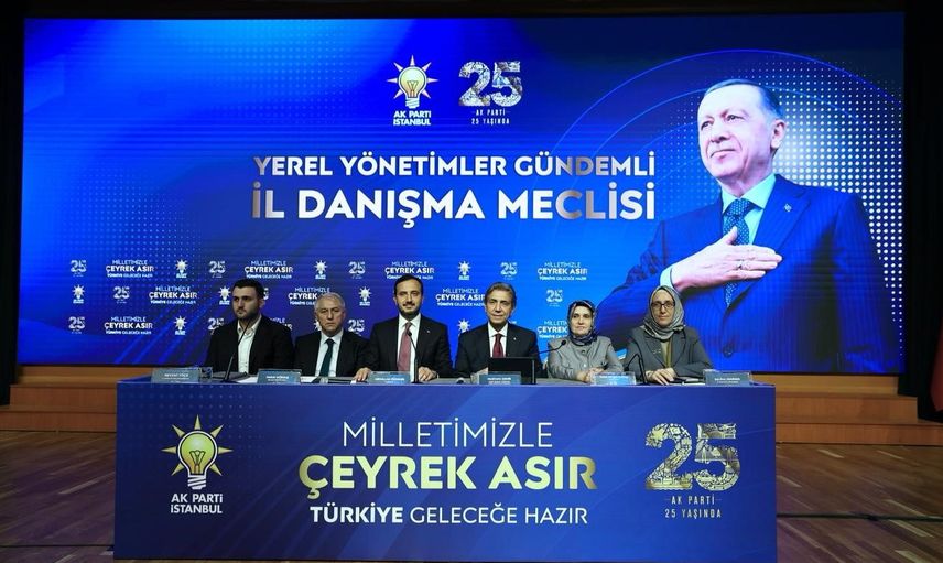 İstanbul toplantısında 136 eski siyasetçi AK Parti saflarına katıldı