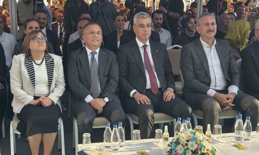 Sağlık sanayisinde yerli atılımın işaret fişeği: Gaziantep'te 50 yataklı osb ek hizmet binası açıldı