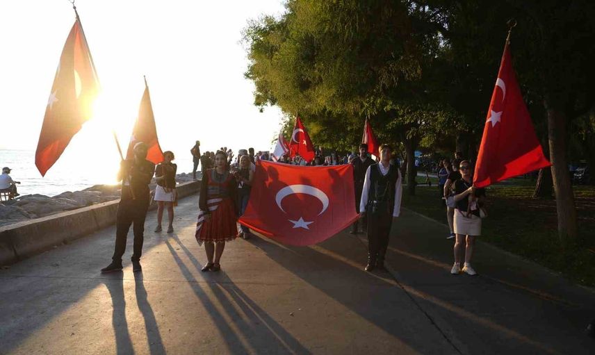 Kartal'da kültürlerarası halk oyunları şöleni başladı