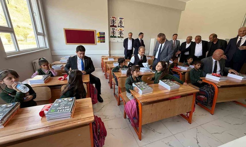 Hakkâri'de sınıflar yeniden açıldı: 60 bin 712 öğrenci derse başladı