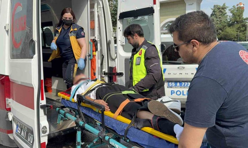 Canik'te motosikletle otomobil çarpıştı: 17 yaşındaki sürücü hastaneye kaldırıldı