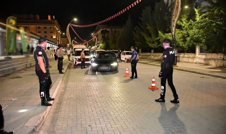 Adıyaman'da geniş çaplı asayiş uygulaması: aranan kişi yakalandı