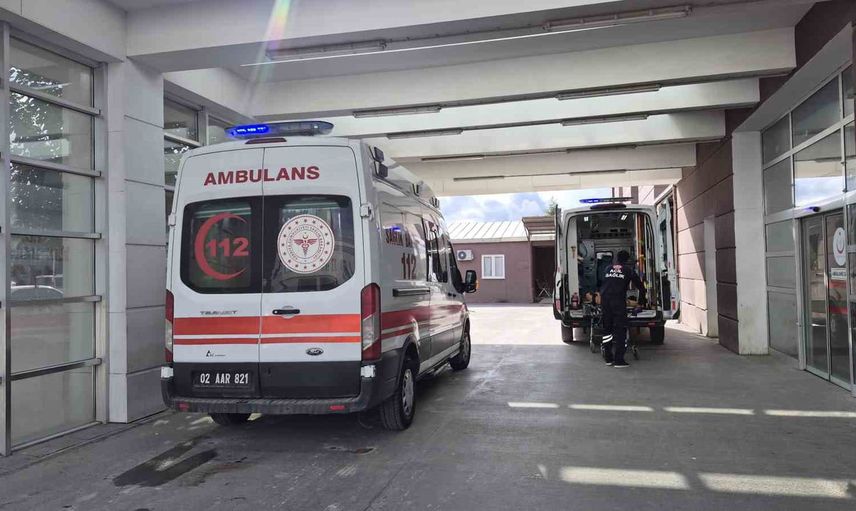 Bahçelievler'de 3. kattan düşen işçi Adıyaman Eğitim ve Araştırma Hastanesi'ne kaldırıldı