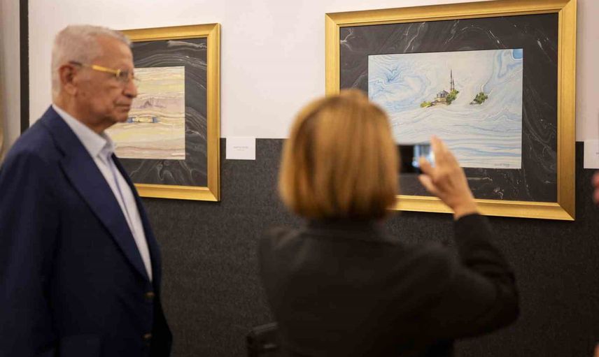 Ebruyle İstanbul'un hafızasını su yüzeyine taşıyan sergi Gazi Osmanpaşa Yalısı'nda