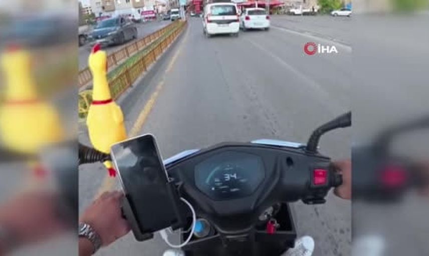 Kask kamerası kısa tartışmayı tatlı sohbete dönüştürdü