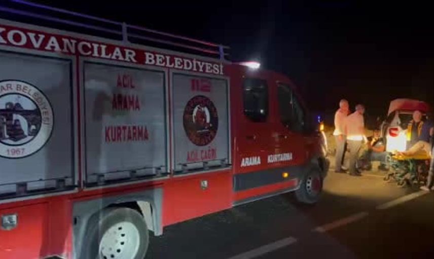 Şenova mevkiinde çarpışan iki otomobilde 6 kişi yaralandı