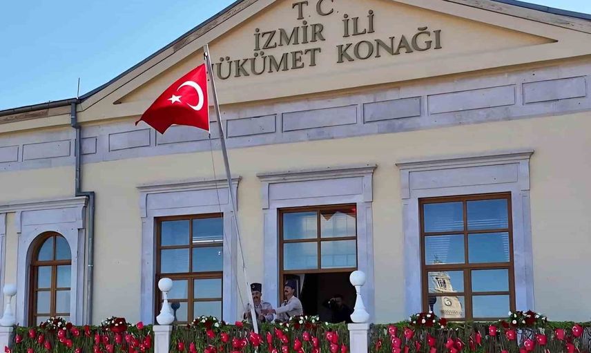İzmir'de kurtuluş coşkusu: süvariden SOLOTÜRK'e gün boyu kutlama
