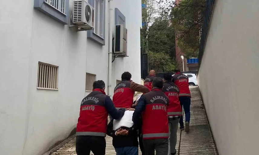 Balıkesir'de cami çıkışında öldürülen Nurettin A.'nın dosyası ardışık operasyonlarla aydınlatıldı