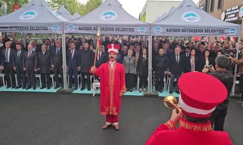 Ağabeyinin mirası Kayseri'de Alzheimer merkezinin açılışı duygulandırdı