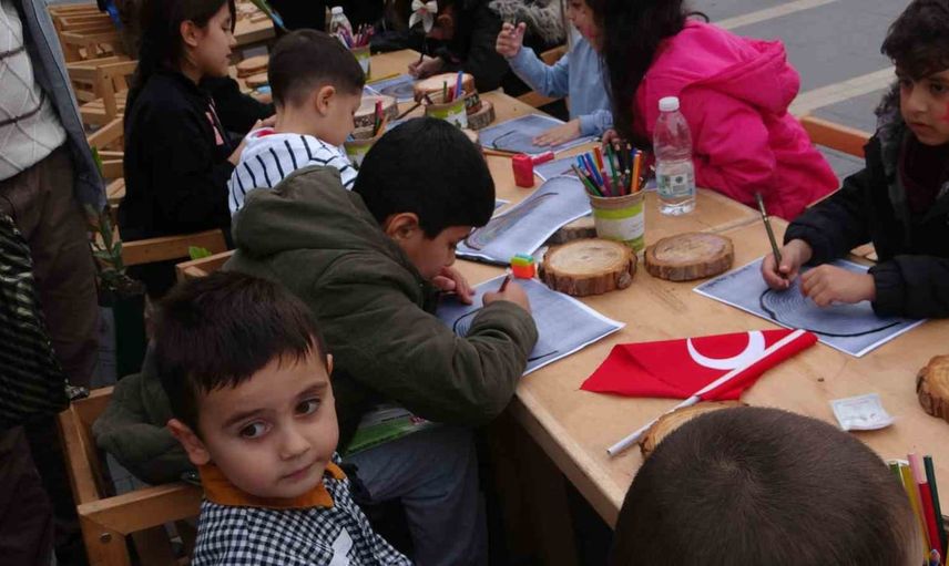 Yeşil vatan tırı Bursa kent meydanı'nda çocuklarla buluştu