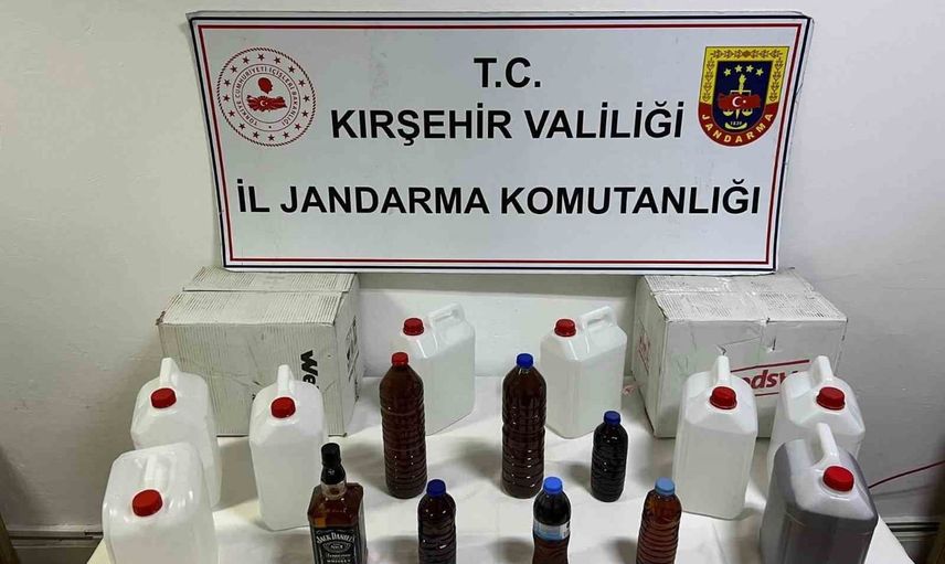 Kırşehir'de jandarma ev aramasında 50 litre kaçak alkol bulundu