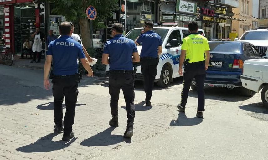 Cami önünde çıkan tartışma bıçaklı saldırıyla sonuçlandı