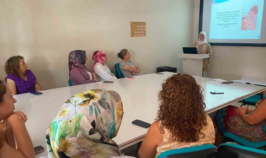 Doğal bağ ve besin kaynağı: anne sütüne yönelik bilgilendirme