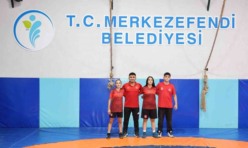 Merkezefendi’den milli hedefe uzanan üç genç güreşçi