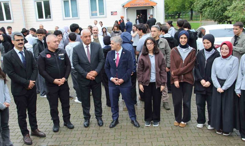 Bölgede eş zamanlı tatbikat: Bingöl'de 57 bin 588 öğrenci depreme hazırlandı