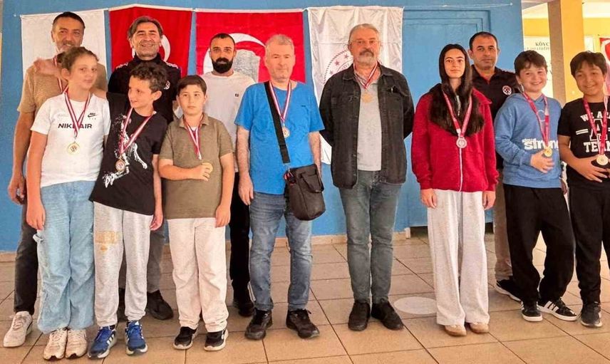 Cumhuriyeti satranç hamleleriyle kutladılar: Köyceğiz'de üç kategorili turnuva