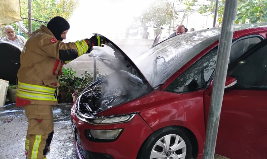 Sinop'ta evinin önünde araba yıkarken motor bölümünde yangın çıktı