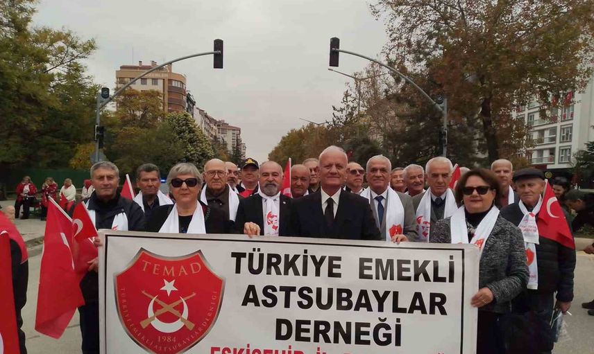 Geçit töreninde TEMAD üyeleriyle cumhuriyet coşkusu paylaşıldı