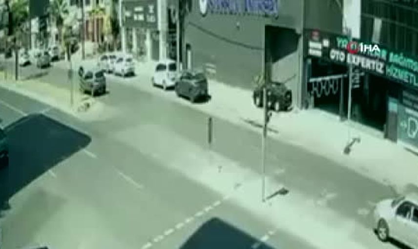 Yasak u dönüşü avcılar’da motosiklet sürücüsünü ağır yaraladı