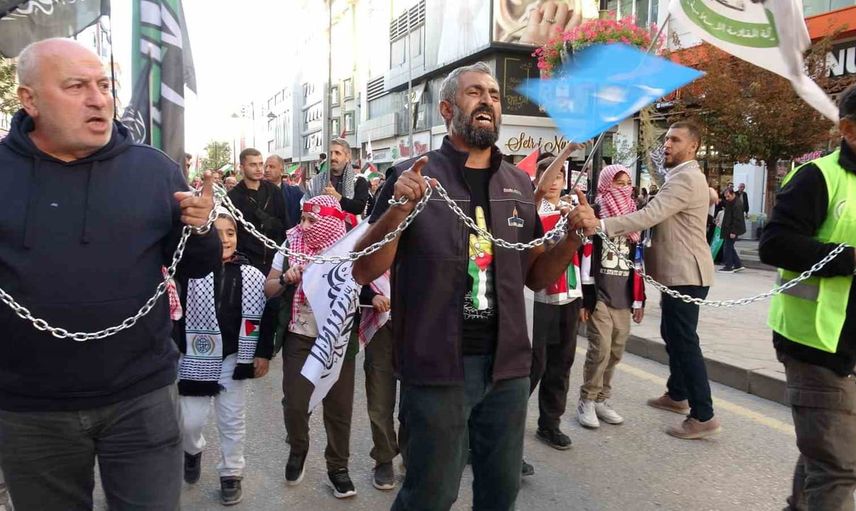 Van’da dayanışma yürüyüşü: binler Filistin için buluştu