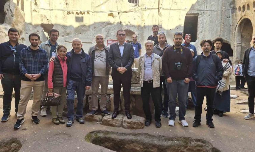 Akademisyenlerden 35 kişilik grup Gümüşler Manastırı'nı yerinde inceledi