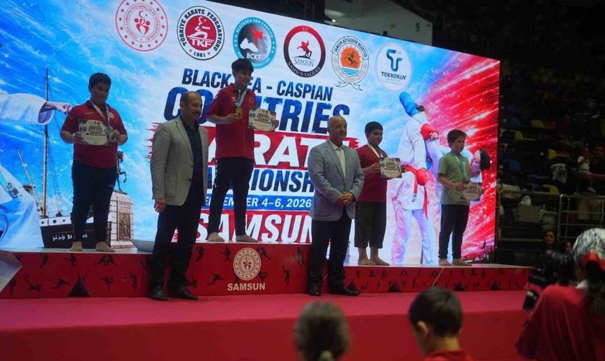 Samsun'da genç karatecilerin bölgesel mücadelesi başladı