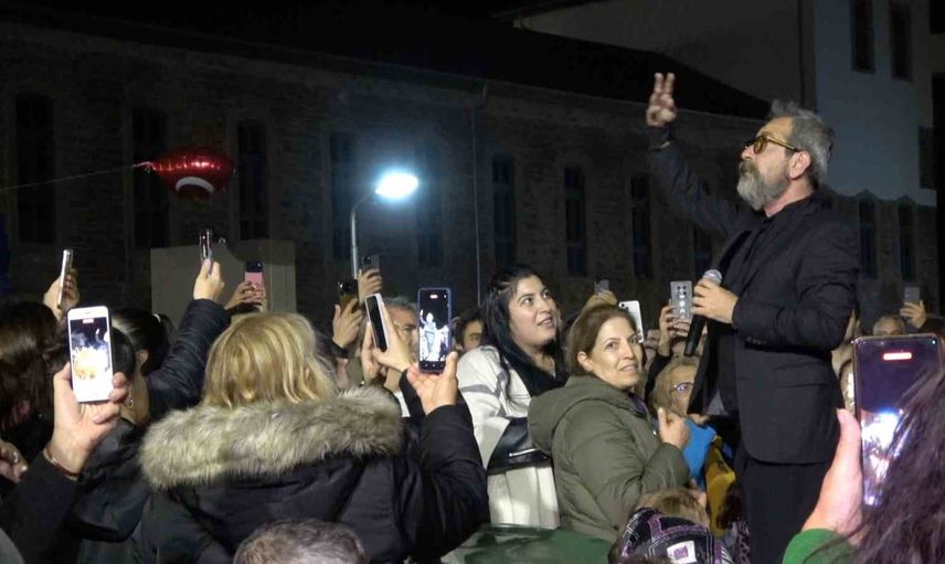 Ayvalık'ta festival gecesi: Feridun Düzağaç'la nostalji ve sürprizler